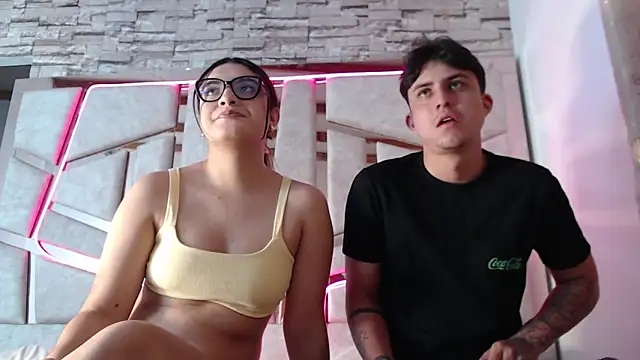 Snapshot of mia_and_austin chatting on 16, 1, 2025 mia and austin online show from 16, 1, 2025