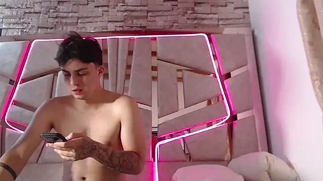 Snapshot of mia_and_austin chatting on 1, 2, 2025 mia and austin online show from 1, 2, 2025