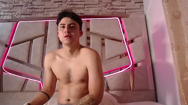 Snapshot of mia_and_austin chatting on 6, 2, 2025 mia and austin online show from 6, 2, 2025