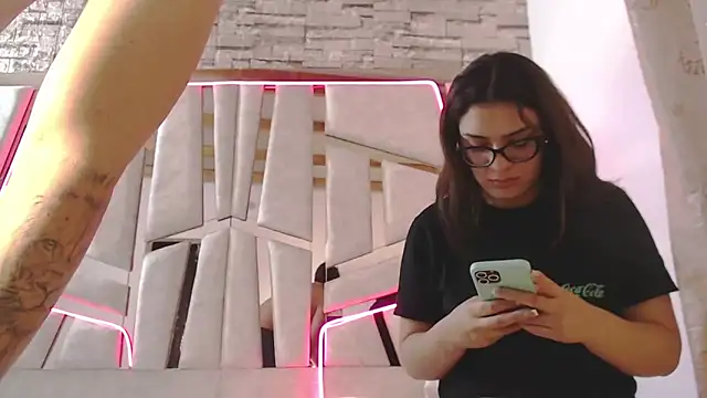 Snapshot of mia_and_austin chatting on 13, 2, 2025 mia and austin online show from 13, 2, 2025