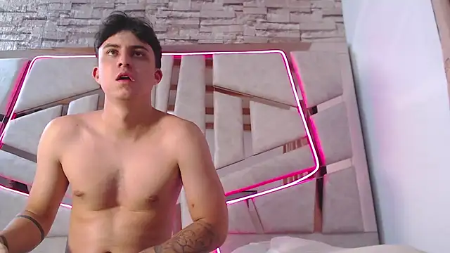 Snapshot of mia_and_austin chatting on 15, 2, 2025 mia and austin online show from 15, 2, 2025