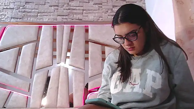 Snapshot of mia_and_austin chatting on 16, 2, 2025 mia and austin online show from 16, 2, 2025