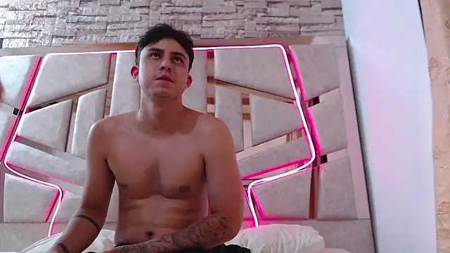 Snapshot of mia_and_austin chatting on 21, 2, 2025 mia and austin online show from 21, 2, 2025