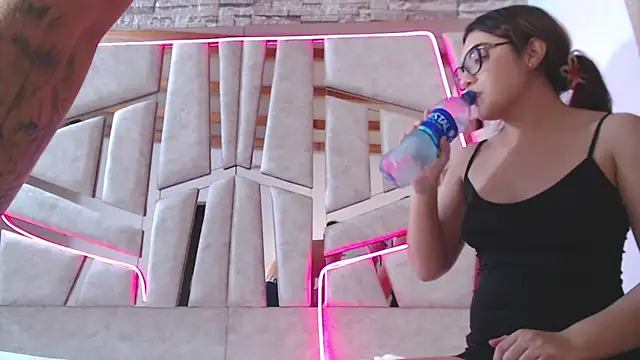 Snapshot of mia_and_austin chatting on 16, 3, 2025 mia and austin online show from 16, 3, 2025