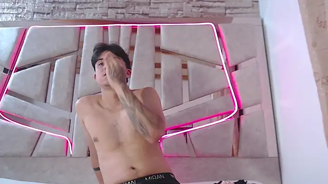 Snapshot of mia_and_austin chatting on 23, 3, 2025 mia and austin online show from 23, 3, 2025