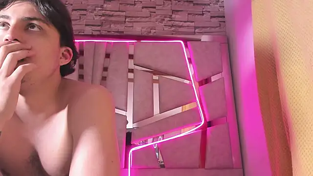 Snapshot of mia_and_austin chatting on 7, 11, 2025 mia and austin online show from 7, 11, 2025