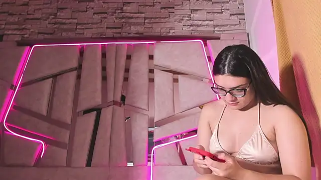 Snapshot of mia_and_austin chatting on 15, 11, 2025 mia and austin online show from 15, 11, 2025