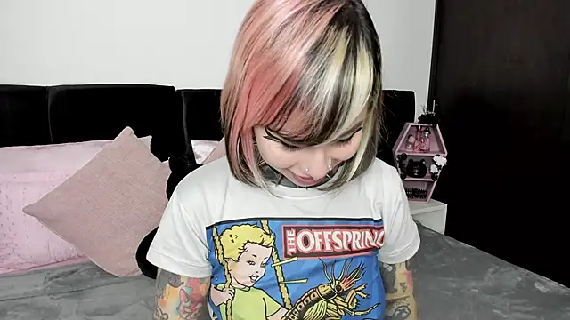 Snapshot of NikkiRamone chatting on 21, 1, 2025 NikkiRamone online show from 21, 1, 2025