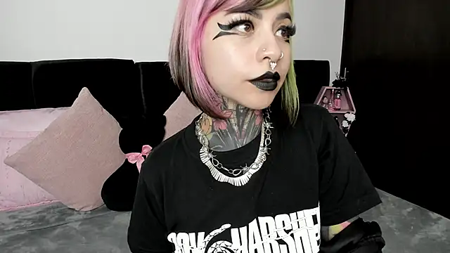 Snapshot of NikkiRamone chatting on 24, 1, 2025 NikkiRamone online show from 24, 1, 2025