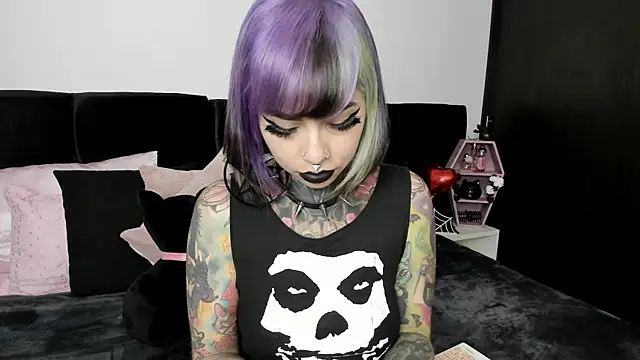 Snapshot of NikkiRamone chatting on 15, 2, 2025 NikkiRamone online show from 15, 2, 2025
