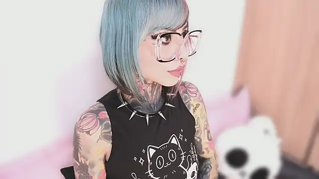 Snapshot of NikkiRamone chatting on 6, 10, 2025 NikkiRamone online show from 6, 10, 2025