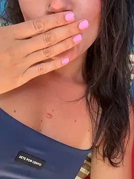 Snapshot of BetinaSoares chatting on 15, 12, 2025 BetinaSoares online show from 15, 12, 2025