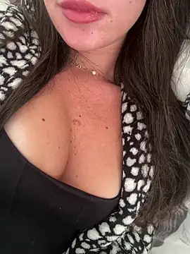 Snapshot of BetinaSoares chatting on 4, 5, 2026 BetinaSoares online show from 4, 5, 2026