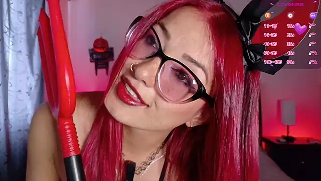 luccycollins  online show from 30, 10, 2025