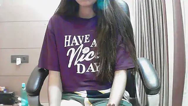 Snapshot of collage_hoty chatting on 12, 10, 2025 collage hoty online show from 12, 10, 2025