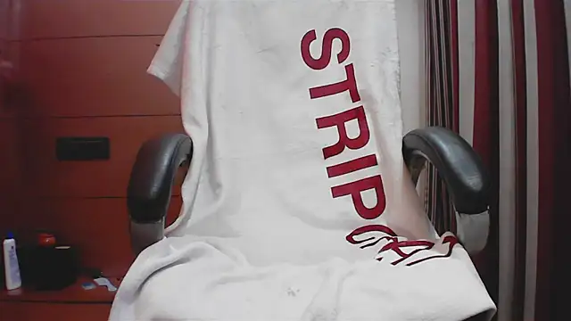 Snapshot of collage_hoty chatting on 17, 12, 2025 collage hoty online show from 17, 12, 2025