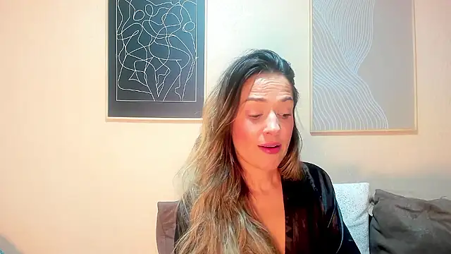 Snapshot of camilawm19 chatting on 8, 12, 2024 camilawm19 online show from 8, 12, 2024