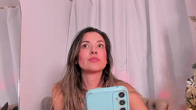 Snapshot of camilawm19 chatting on 11, 12, 2024 camilawm19 online show from 11, 12, 2024