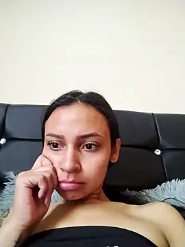 Snapshot of emma_ambar chatting on 8, 10, 2025 emma ambar online show from 8, 10, 2025