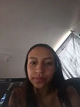 Snapshot of emma_ambar chatting on 13, 11, 2025 emma ambar online show from 13, 11, 2025