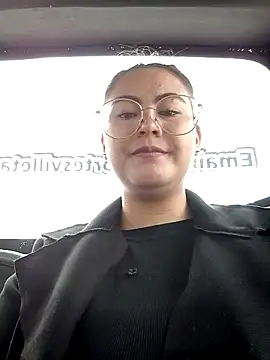 Snapshot of lara_moon25 chatting on 5, 12, 2024 lara moon25 online show from 5, 12, 2024