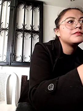 Snapshot of lara_moon25 chatting on 12, 12, 2024 lara moon25 online show from 12, 12, 2024