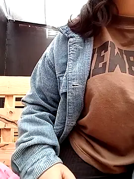 Snapshot of lara_moon25 chatting on 5, 3, 2025 lara moon25 online show from 5, 3, 2025