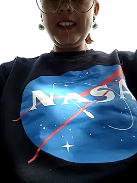 Snapshot of lara_moon25 chatting on 10, 9, 2025 lara moon25 online show from 10, 9, 2025