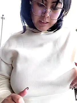 Snapshot of lara_moon25 chatting on 4, 11, 2025 lara moon25 online show from 4, 11, 2025