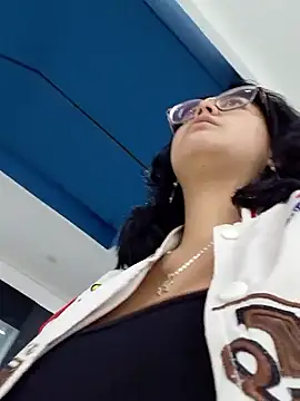 Snapshot of lara_moon25 chatting on 7, 11, 2025 lara moon25 online show from 7, 11, 2025