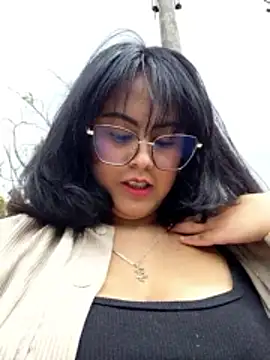 Snapshot of lara_moon25 chatting on 12, 11, 2025 lara moon25 online show from 12, 11, 2025