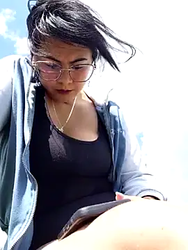 Snapshot of lara_moon25 chatting on 22, 11, 2025 lara moon25 online show from 22, 11, 2025