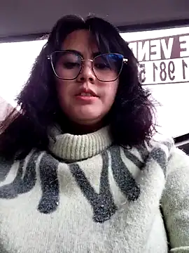 Snapshot of lara_moon25 chatting on 15, 12, 2025 lara moon25 online show from 15, 12, 2025