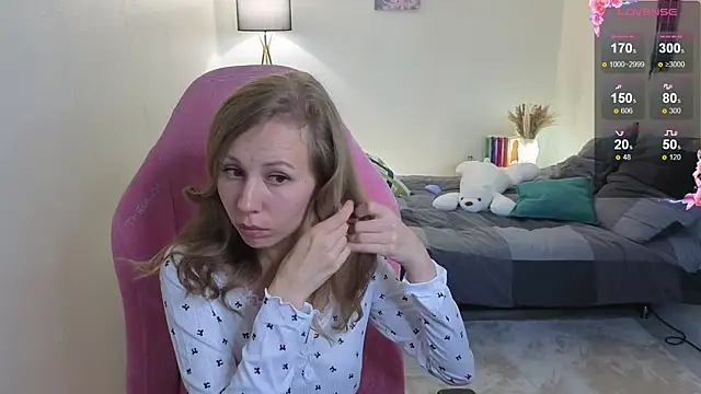 Snapshot of Lill_Mary chatting on 8, 10, 2025 Lill Mary online show from 8, 10, 2025