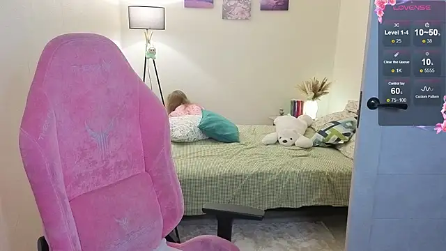 Lill Mary online show from 7, 11, 2025