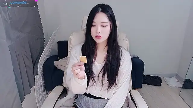 who Lilly online show from 4, 12, 2025