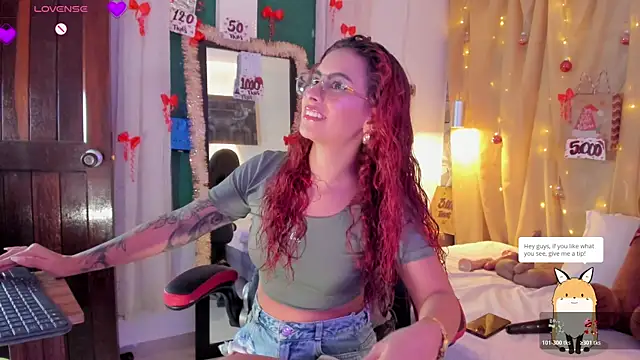 Snapshot of Sophiee_Hill chatting on 21, 12, 2025 Sophiee Hill online show from 21, 12, 2025