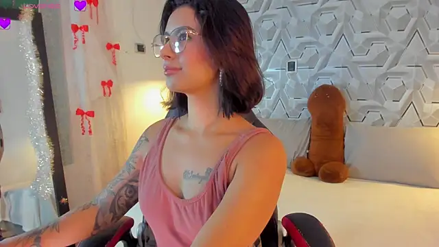 Snapshot of Sophiee_Hill chatting on 7, 4, 2026 Sophiee Hill online show from 7, 4, 2026