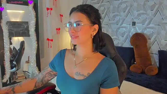 Snapshot of Sophiee_Hill chatting on 21, 4, 2026 Sophiee Hill online show from 21, 4, 2026