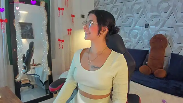 Snapshot of Sophiee_Hill chatting on 22, 4, 2026 Sophiee Hill online show from 22, 4, 2026