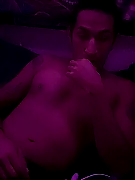 Snapshot of LargeDominoes chatting on 12, 4, 2026 LargeDominoes online show from 12, 4, 2026