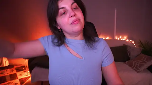 Snapshot of MirandaWong chatting on 11, 3, 2026 MirandaWong online show from 11, 3, 2026