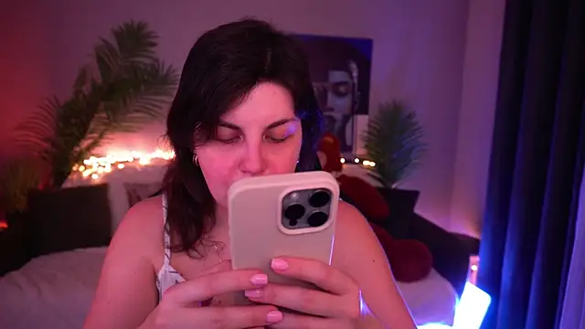 Snapshot of MirandaWong chatting on 1, 4, 2026 MirandaWong online show from 1, 4, 2026