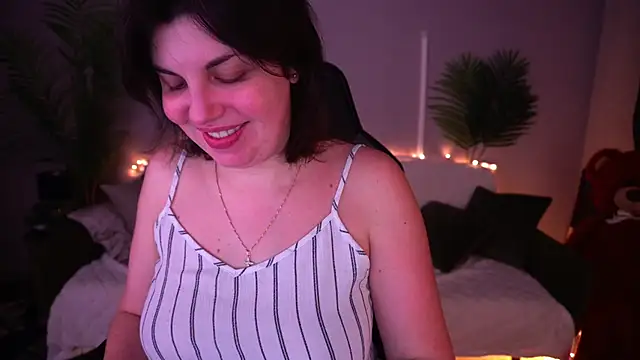 Snapshot of MirandaWong chatting on 9, 4, 2026 MirandaWong online show from 9, 4, 2026