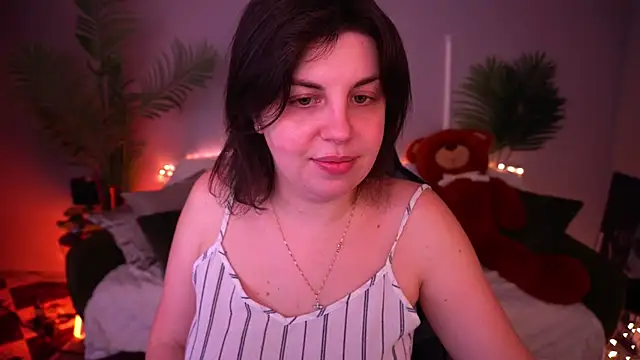 Snapshot of MirandaWong chatting on 10, 4, 2026 MirandaWong online show from 10, 4, 2026