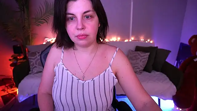 Snapshot of MirandaWong chatting on 12, 4, 2026 MirandaWong online show from 12, 4, 2026