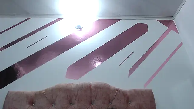 Kitten Hot  online show from 27, 9, 2025