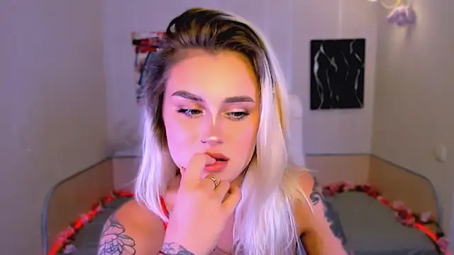 Snapshot of _Ravenaa chatting on 6, 10, 2025 Ravenaa online show from 6, 10, 2025