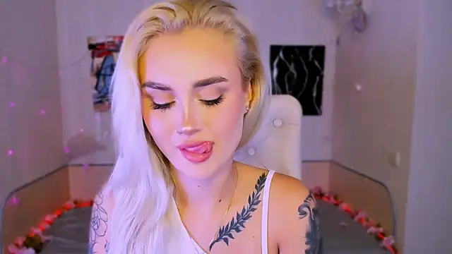 Snapshot of _Ravenaa chatting on 11, 11, 2025 Ravenaa online show from 11, 11, 2025