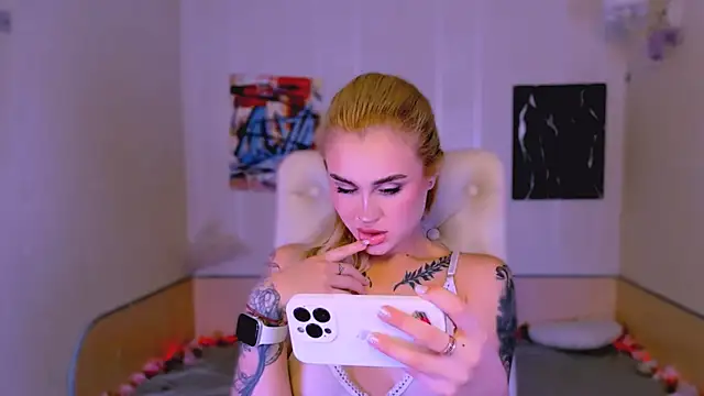 Snapshot of _Ravenaa chatting on 17, 12, 2025 Ravenaa online show from 17, 12, 2025